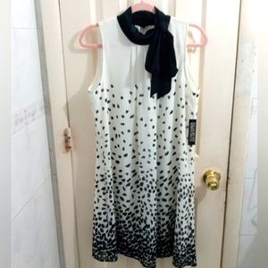 NYC Black White Bow Tie Neck Babydoll Dress